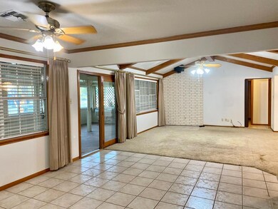 305 Maple St, Fredericksburg, TX 78624 - photo 4