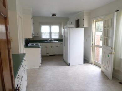 101 Courtland Dr, Jacksonville, NC 28546 - photo 2