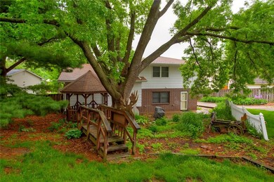 2510 54th St, Des Moines, IA 50310 - photo 4