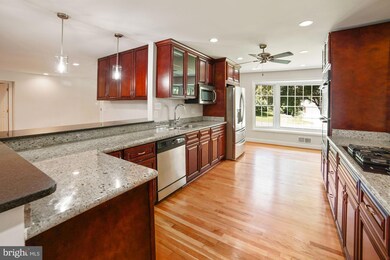 14604 Cobblestone Dr, Silver Spring, MD 20905 - photo 5