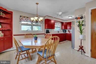 1439 Butter Ln, Reading, PA 19606 - photo 7