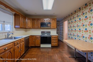 57 Newbury Rd, Howell, NJ 07731 - photo 5