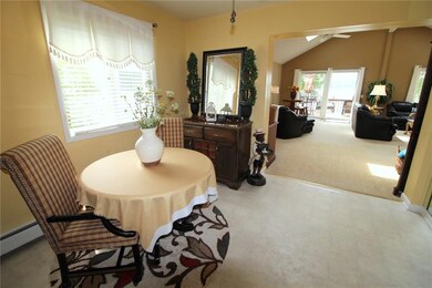 Eat-in area of the kitchen.