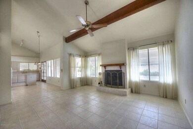 005_Family Room-Kitchen