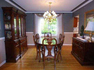 458 Farnham Ln, Wheaton, IL 60189 - photo 7