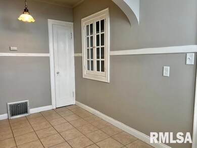 2133 N Division St, Davenport, IA 52804 - photo 7
