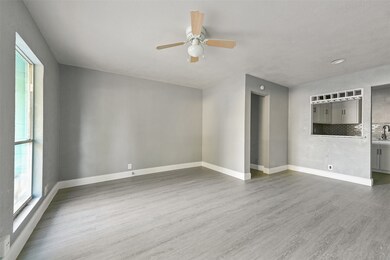 5212 Plum Dr, Houston, TX 77087 - photo 2