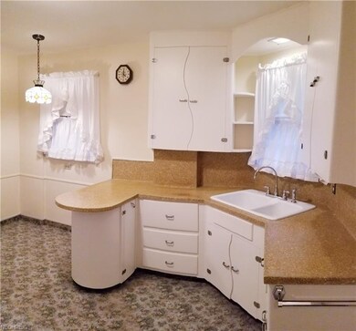 Kitchen with small breakfast bar and dinette space