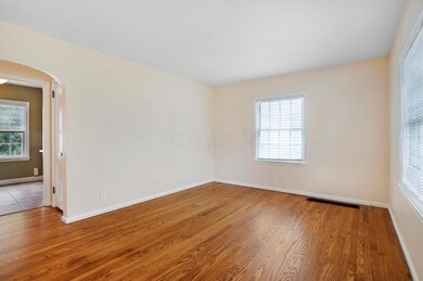 381 E. Jeffrey Living