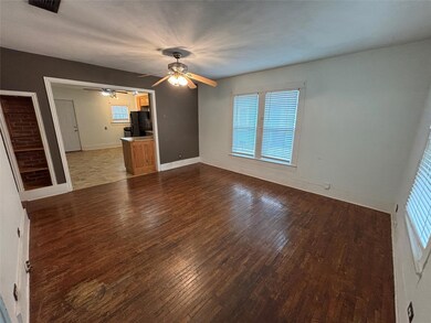 909 W Wardville St, Cleburne, TX 76033 - photo 3