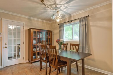 Eat-in Kitchen