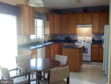 11216 Englewood Ct, Fredericksburg, VA 22407 - photo 4