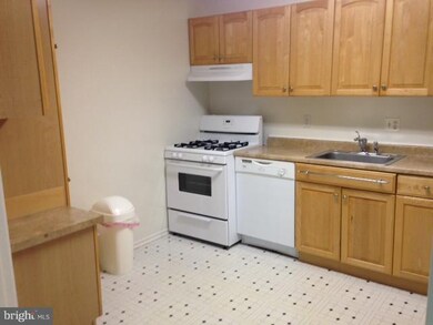 1672 Parkcrest Cir unit 201, Reston, VA 20190 - photo 2