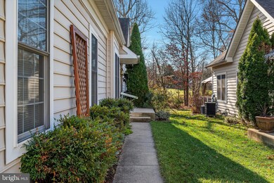 25681 Tremaine Terrace, Chantilly, VA 20152 - photo 5