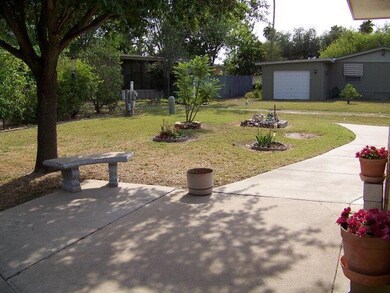 927 Katrin Dr, Alamo, TX 78516 - photo 4