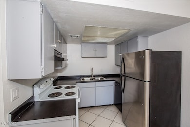 4910 Newport Cove Dr unit A, Las Vegas, NV 89119 - photo 3