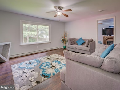 14013 Bauer Dr, Rockville, MD 20853 - photo 2