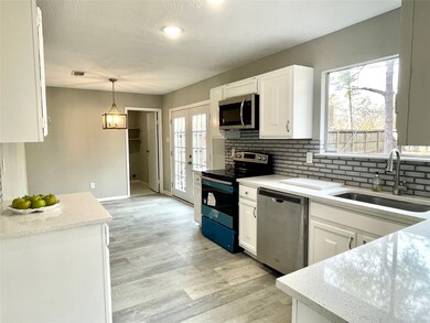 8822 Wind Side Dr, Houston, TX 77040 - photo 6