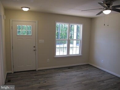 523 Circle Ln, Colonial Beach, VA 22443 - photo 3