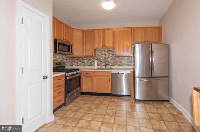 8208 Barrington Ct, Severn, MD 21144 - photo 3