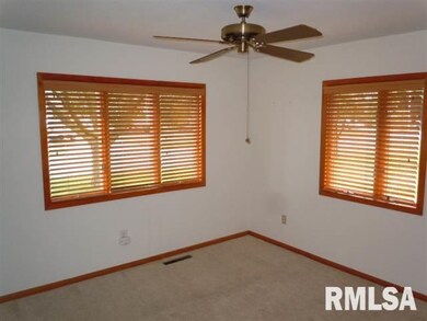 420 Mayfair Dr, Lincoln, IL 62656 - photo 6