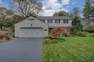 GARAGE/DRIVEWAY