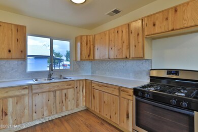 650 W Gilmore St, Winslow, AZ 86047 - photo 4