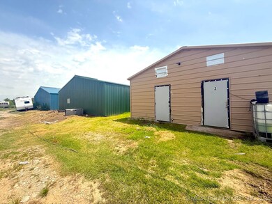 20211 Cedar Rd, Henryetta, OK 74437 - photo 6