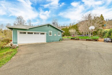 Garage.Driveway