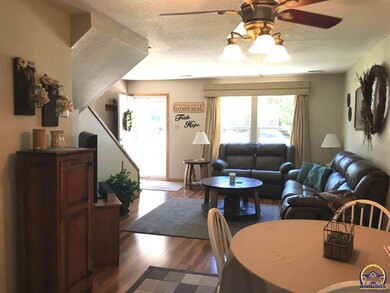 3724 SW 34th St, Topeka, KS 66614 - photo 2