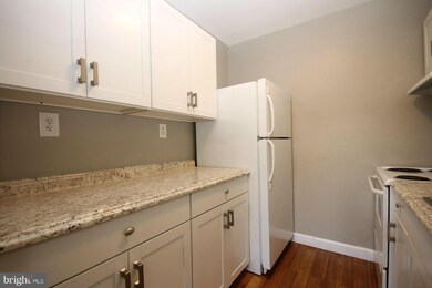 7493 Prince Charles Ct unit 10, Manassas, VA 20111 - photo 2