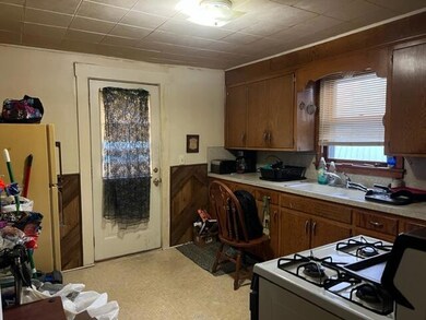 613 Bellefontaine St, Wapakoneta, OH 45895 - photo 3