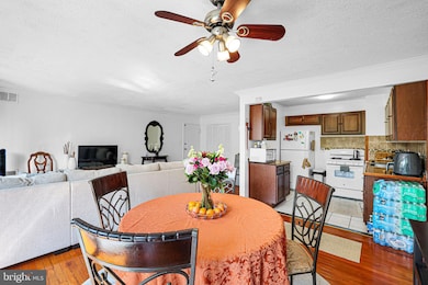 1828 Metzerott Rd unit 202, Adelphi, MD 20783 - photo 5