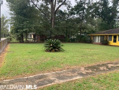 135 Harris St, Atmore, AL 36502 - photo 3