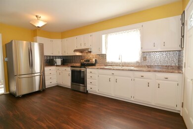 DOUBLE PANTRY, AN ABUNDANCE OF CABINETS AND LUXURY
