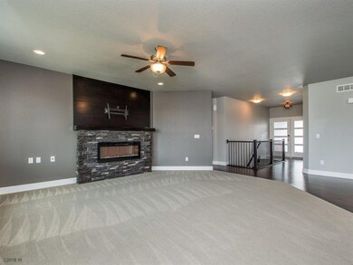 9421 Rushbrook Dr, Johnston, IA 50131 - photo 6