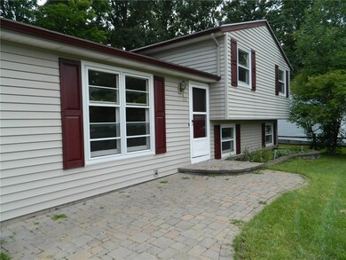 Maintnance free vinyl sided exterior  with brick p