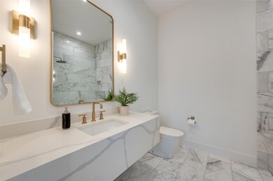 Downstairs full bath for guest suite