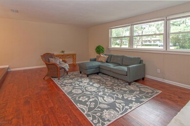 1039 Kellow Dr, Jacksonville, FL 32216 - photo 5