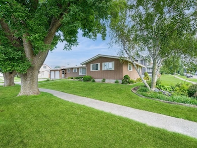 302 1st St, Keystone, IA 52249 - photo 2