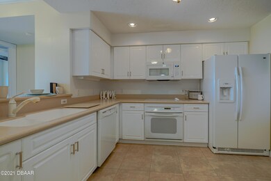 Harbour Village #1204-6