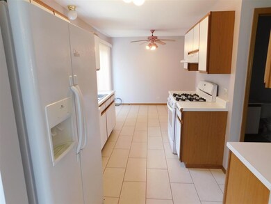 831 Perry Dr, Algonquin, IL 60102 - photo 7