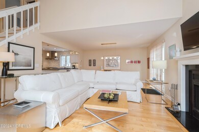 06_1910BeachBlvd_10002_LivingRoom_HiRes