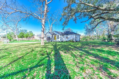 6502 Frisco St, Houston, TX 77022 - photo 4