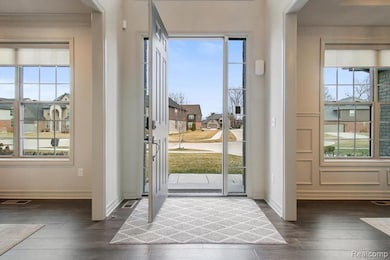 5317 Rangemore Dr, Troy, MI 48085 - photo 2