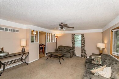 6828 Switzer Ln, Shawnee, KS 66203 - photo 4