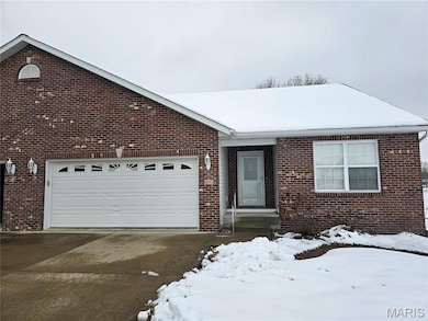 601 Elizabeth Dr, Litchfield, IL 62056 - photo 2