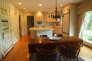 Kitchen/Breakfast Area
