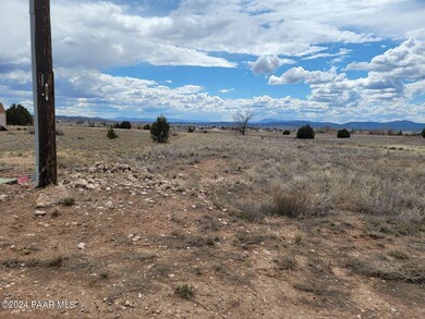 605 W Iris Rd, Paulden, AZ 86334 - photo 7