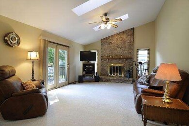 1529 Westglen Dr, Naperville, IL 60565 - photo 3